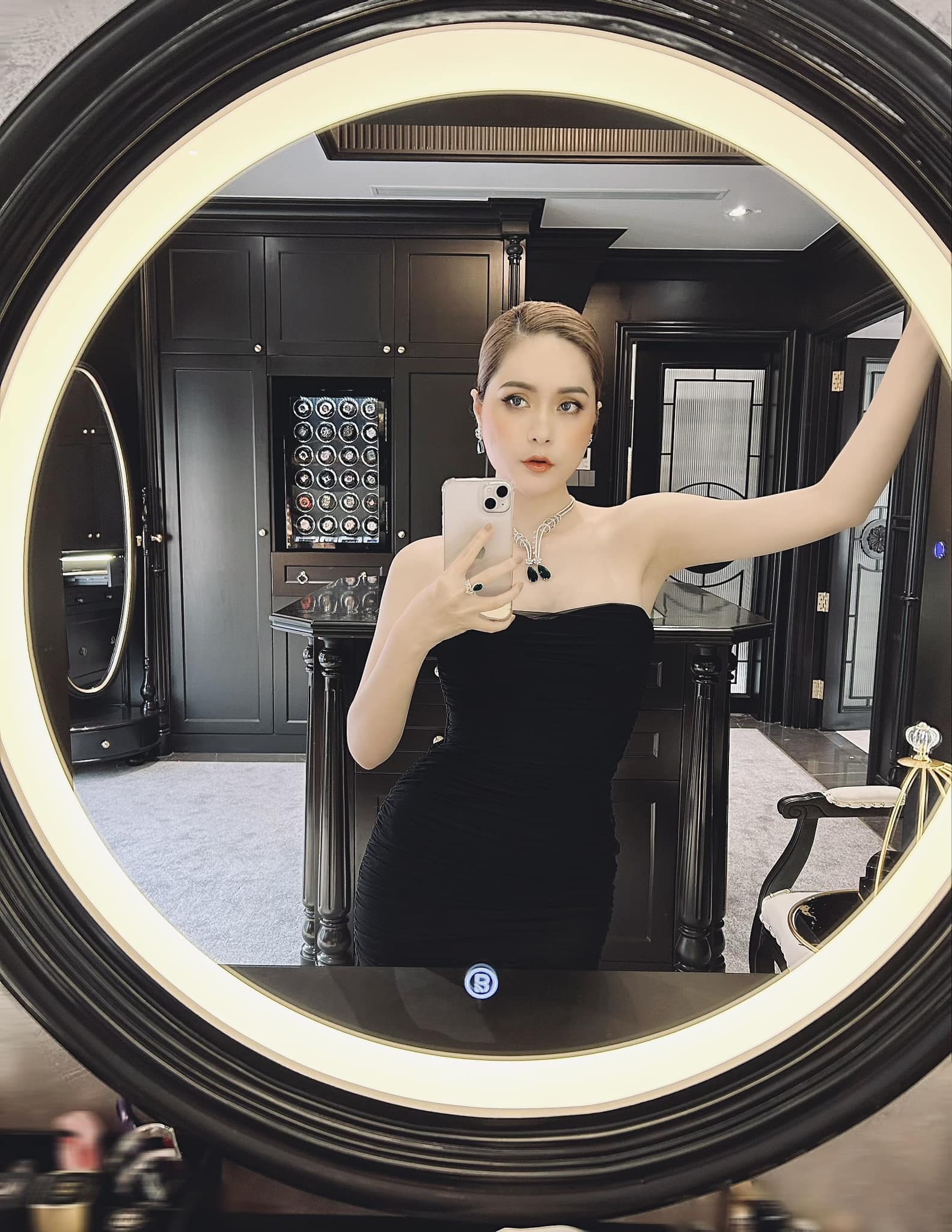 Đoàn Di Băng cứ phát ngôn về tiền là gây tranh cãi: Sự thật tài sản của "đại gia Quận 7" ra sao? - 1