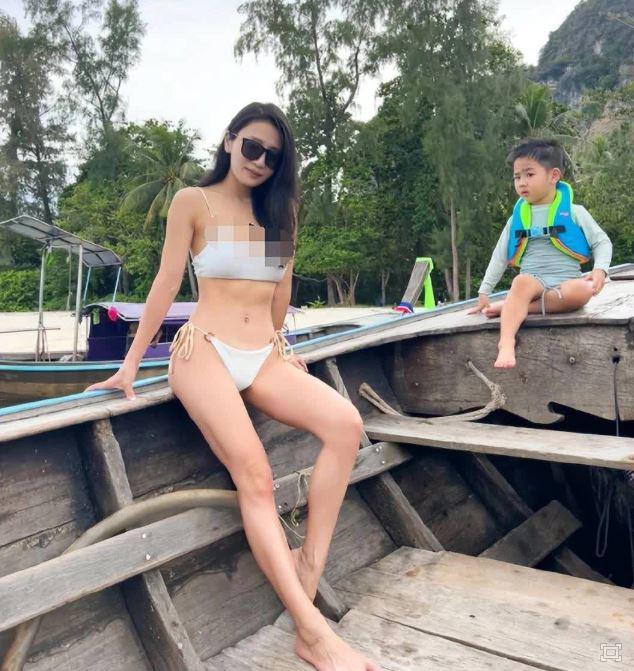 Nữ diễn viên bị chỉ trích vì mặc bikini quá hở bên cạnh con trai, quá khứ còn có ảnh &#34;không mặc gì&#34; - 1