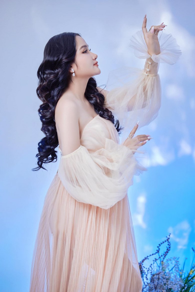 Bà xã Khánh Đơn bụng bầu vượt mặt vẫn đẹp tựa nữ thần - 2