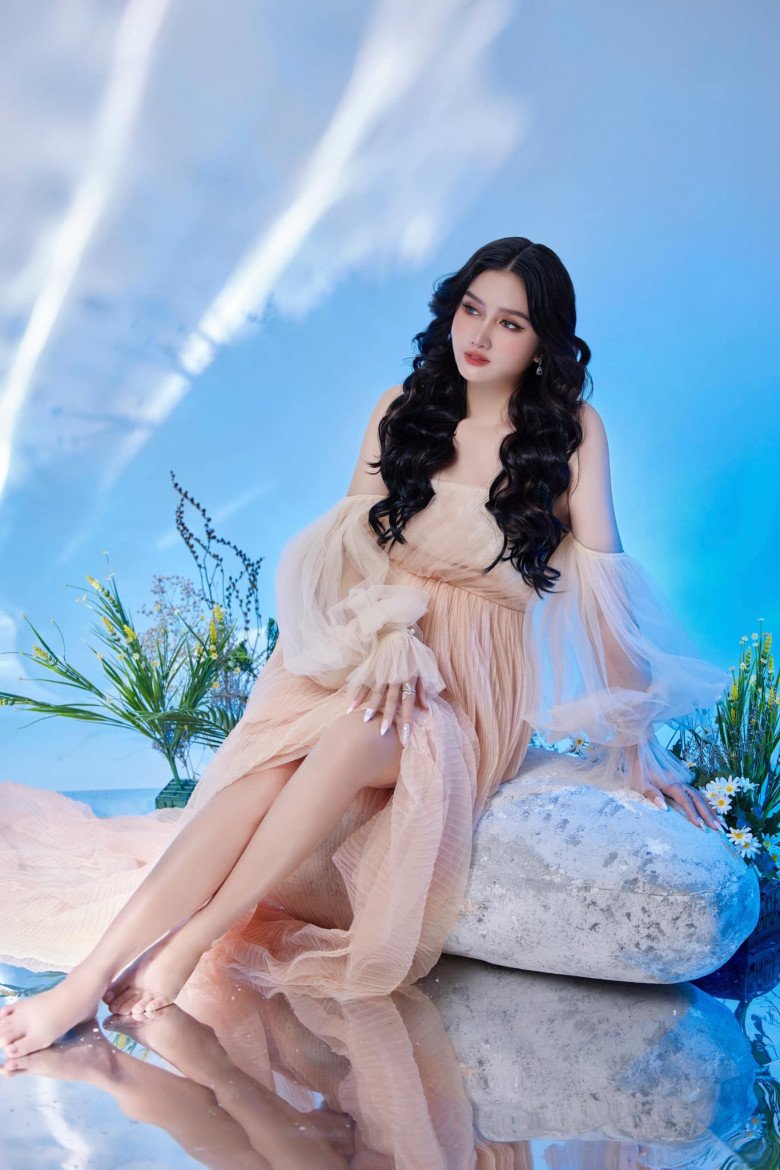 Bà xã Khánh Đơn bụng bầu vượt mặt vẫn đẹp tựa nữ thần - 3