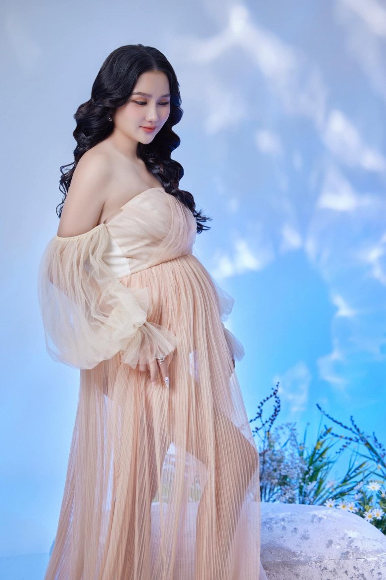 Bà xã Khánh Đơn bụng bầu vượt mặt vẫn đẹp tựa nữ thần - 4