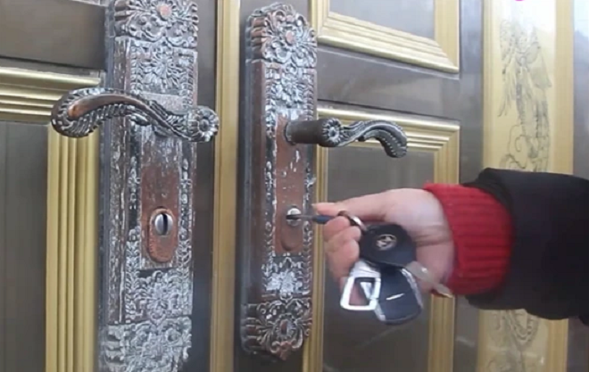 Thoa chút dầu ăn lên cửa, giải quyết được rắc rối lớn trong mỗi gia đình, biết mẹo này nhà nhà học theo - 3