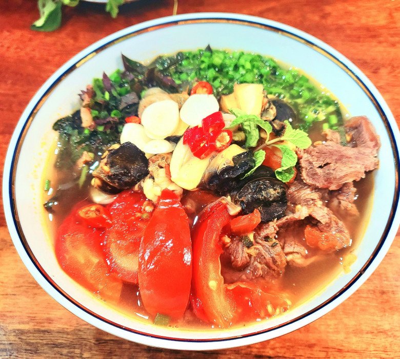 Tình cảnh vợ Mạnh Trường sau sinh con thứ 3: Vào bếp nấu cho cả nhà món mình không ăn được, đành ngồi nhìn - 2