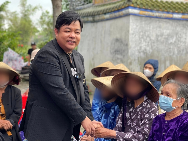 Hơn kém 1 tuổi, Cường Đô la và Ưng Hoàng Phúc có ngoại hình trái ngược thế này - 4