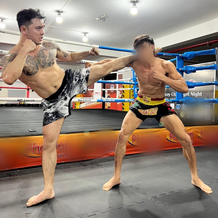 Hơn kém 1 tuổi, Cường Đô la và Ưng Hoàng Phúc có ngoại hình trái ngược thế này - 2
