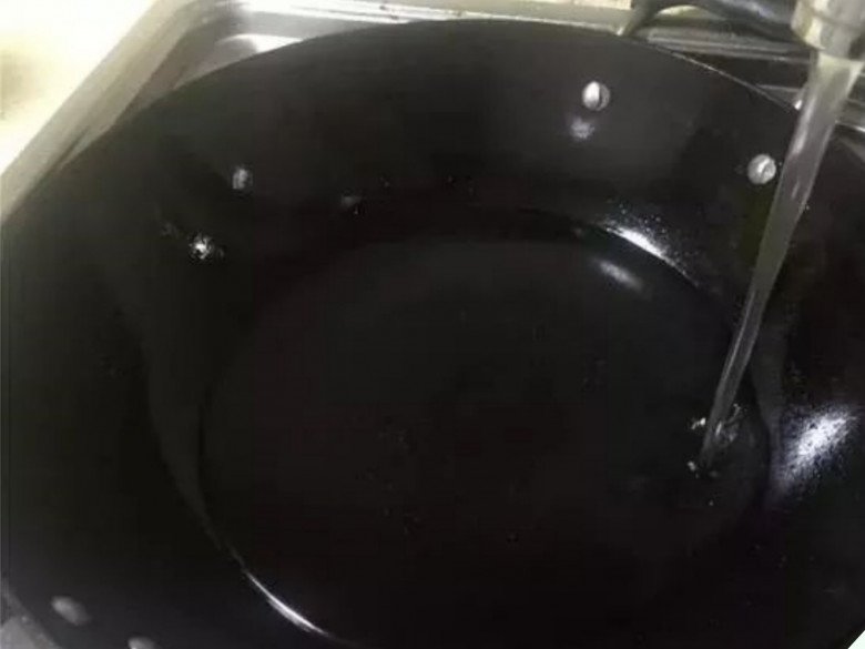 Mẹo biến chảo sắt thành chảo chống dính trong 5 giây mà không tốn 1 xu, tha hồ chiên xào chẳng sợ sát - 7