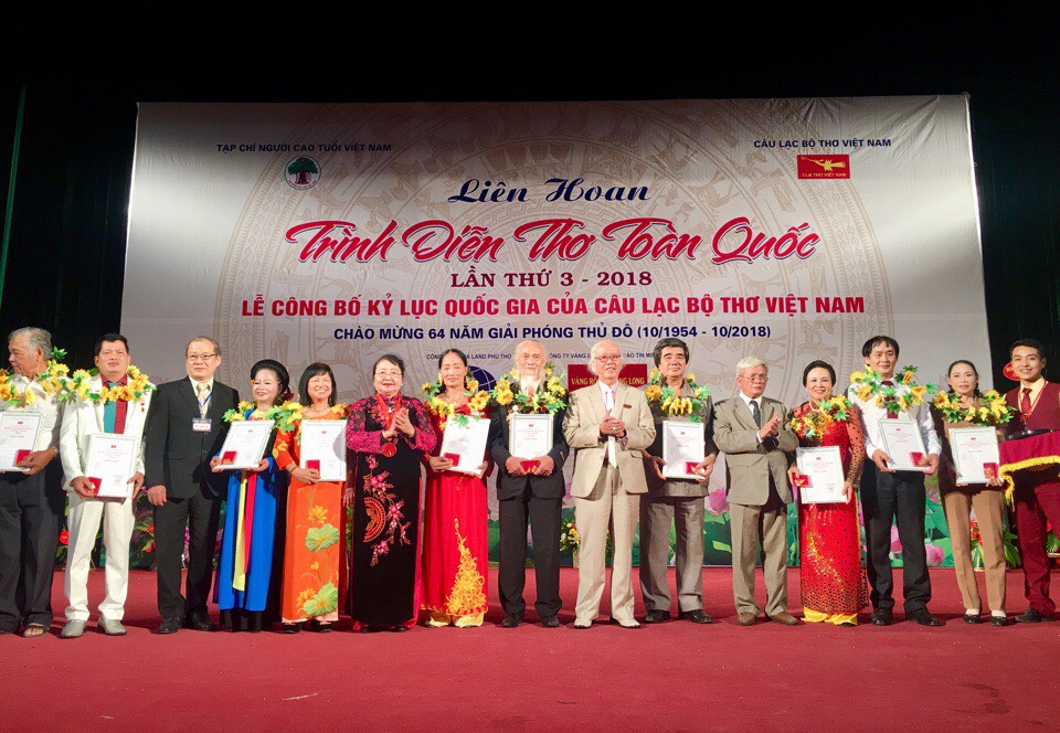 Nở rộ các câu lạc bộ thơ - 1