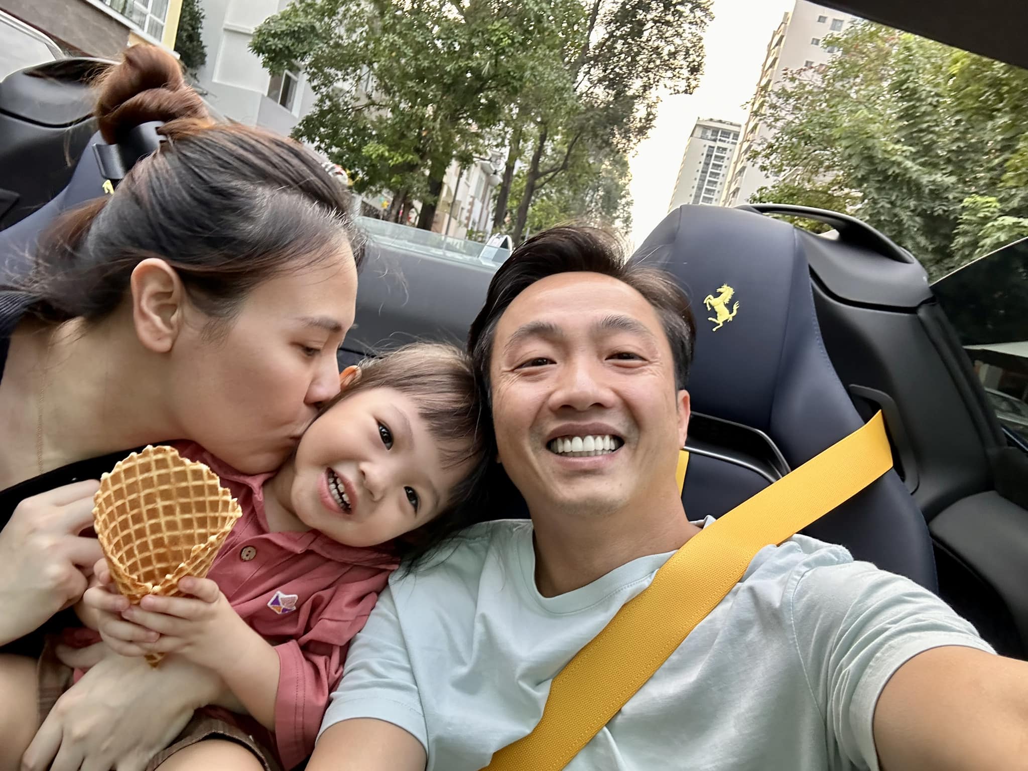 Cường Đô la đăng ảnh siêu xe 40 tỷ, nói 1 câu về vợ gây chú ý - 1