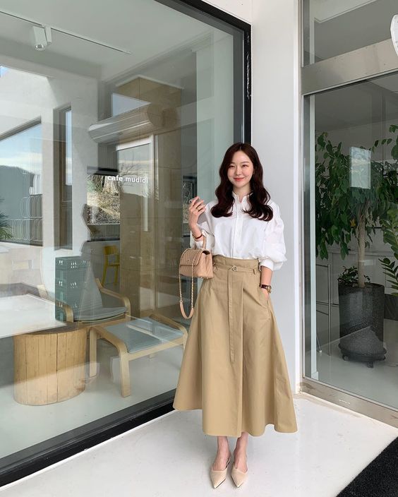 Vợ trẻ kém 12 tuổi của Tuấn Hưng mặc váy xẻ tà cao, "áp đảo" khách mời tiệc cưới - 6