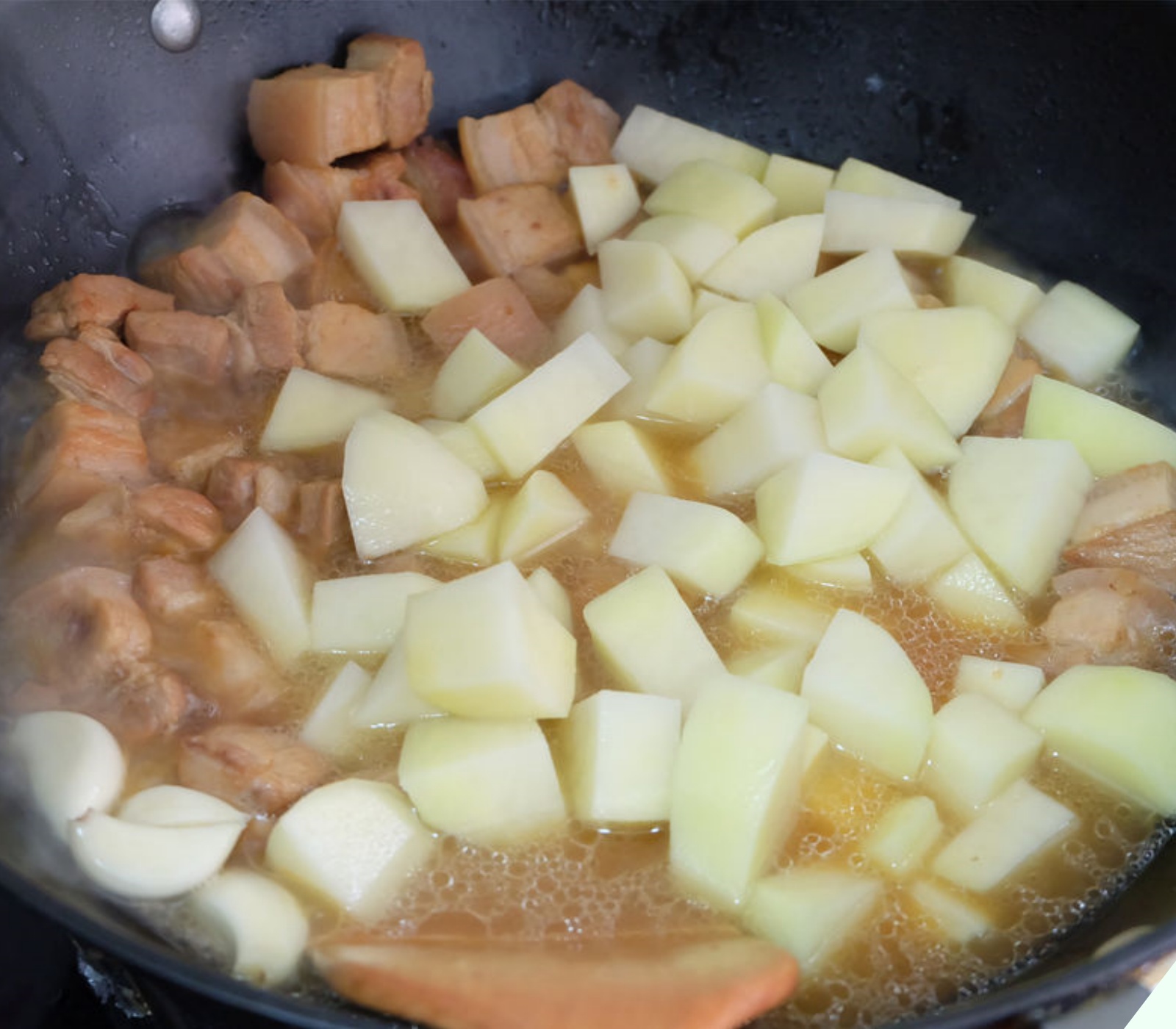 Chần thịt lợn nên dùng nước lạnh hay nước nóng? Nhiều người dùng nhầm nước khiến thịt tanh nồng lại “khô như rơm” - 14