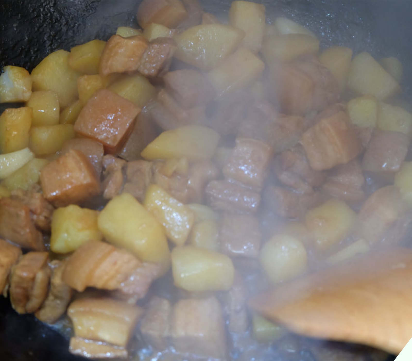 Chần thịt lợn nên dùng nước lạnh hay nước nóng? Nhiều người dùng nhầm nước khiến thịt tanh nồng lại “khô như rơm” - 15