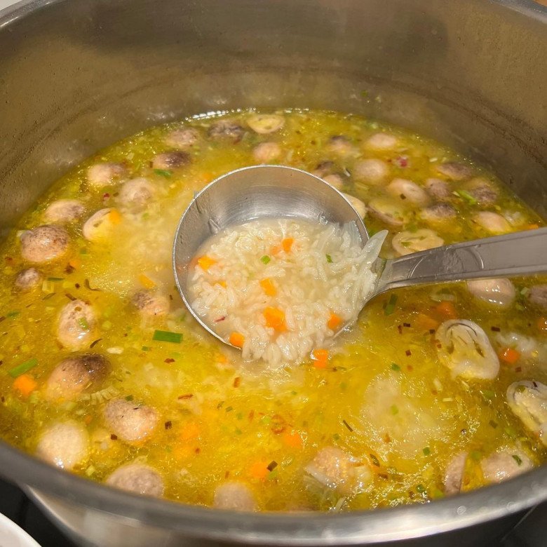 "Nàng dâu hào môn" Tăng Thanh Hà khoe nấu cháo gà, cho thứ này vào cháo cực thơm lại bổ dưỡng - 2