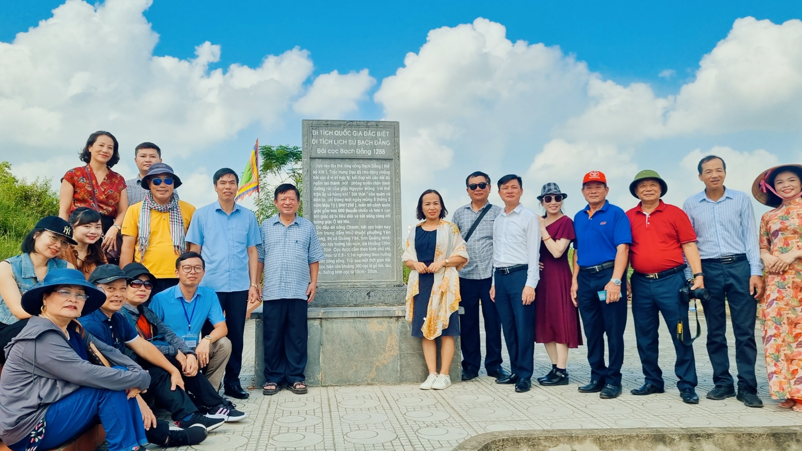 Ấn tượng chuyến đi thực tế sáng tác văn học nghệ thuật tại Quảng Yên - 9