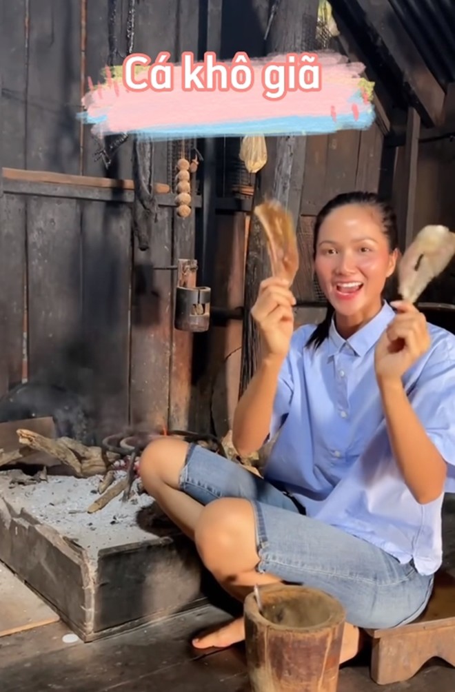 &#34;Hoa hậu nghèo nhất Việt Nam&#34; H&#39;Hen Niê khoe 5 món giã mộc mạc của quê mình, ăn hết mấy tô cơm - 1