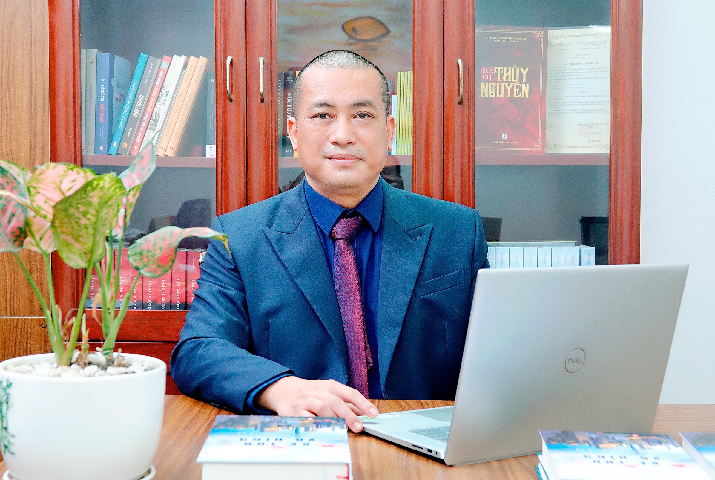 Nguyễn Xuân Tuấn - Người nặng tình với quê hương - 2