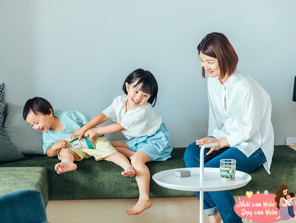 Con bị bạn giật đồ chơi, nên giúp con đòi lại hay nói bé bỏ qua? Bố mẹ thông minh hãy làm theo 4 bước - 8