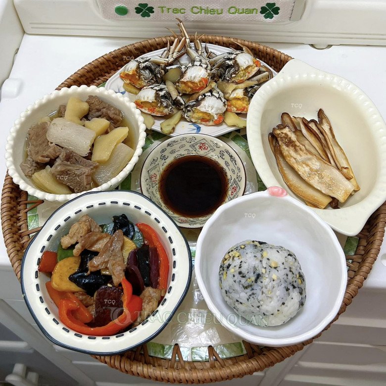 Mục sở thị những mâm cơm cữ cực ít dầu mỡ của mẹ bỉm Việt được chồng Trung nấu hàng ngày - 3