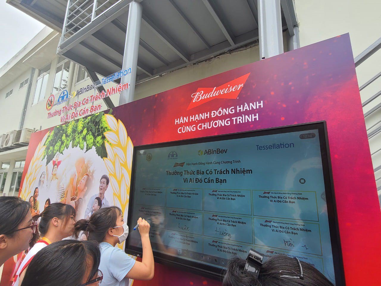 AB InBev nâng cao nhận thức ‘Đã uống bia thì không lái xe’ cho công nhân tỉnh Hòa Bình - 1