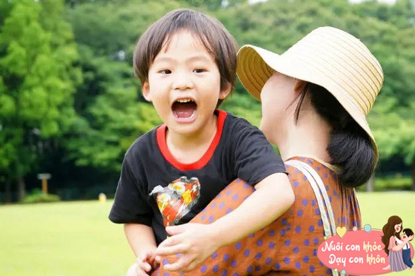 Trẻ trước 3 tuổi thường làm hành động này, tuy khó chăm nhưng là dấu hiệu trí thông minh cao - 6