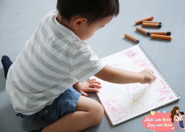 Trẻ trước 3 tuổi thường làm hành động này, tuy khó chăm nhưng là dấu hiệu trí thông minh cao - 8