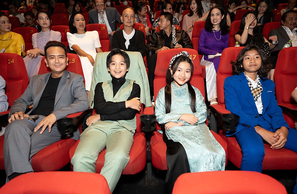 Bé An, thằng Cò “Đất phương Nam” 25 năm trước xuất hiện trong buổi ra mắt bản điện ảnh - 8