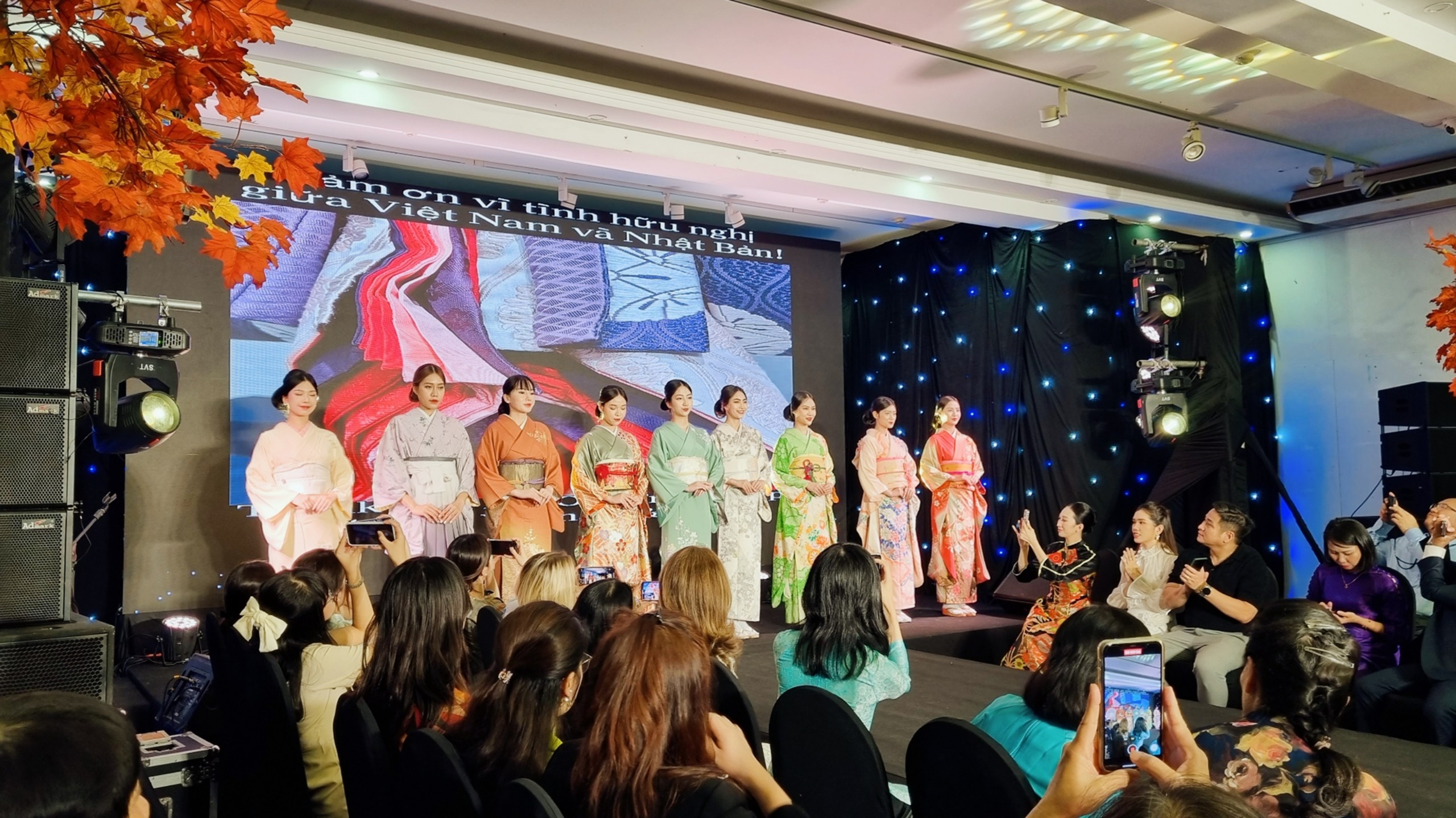 Vẻ đẹp duyên dáng của Áo dài và Kimono trong "Sắc thu Việt - Nhật" - 5