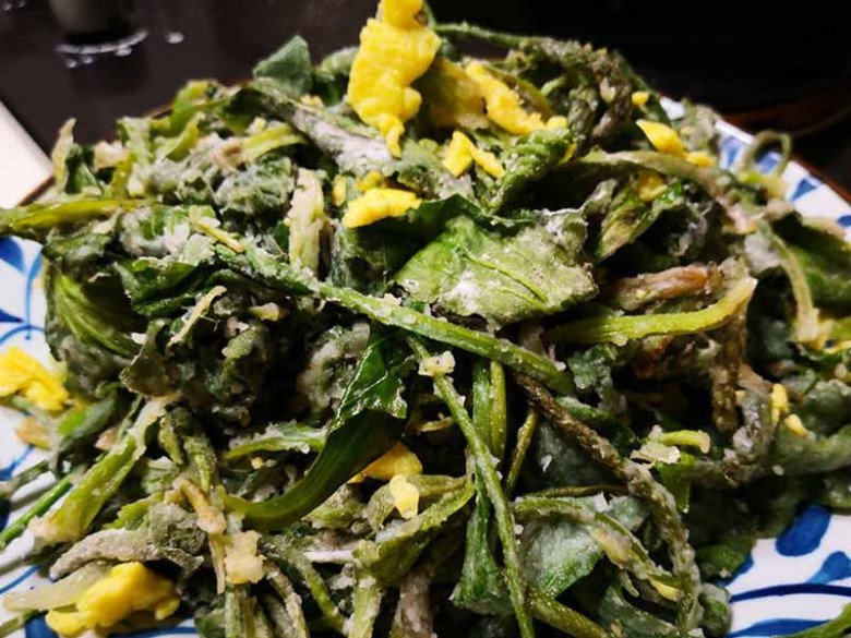 Lá mọc dại đầy vườn nhìn như tai lợn, hái về nấu kiểu này ngon tuyệt, tiếc là ở Việt Nam ít người ăn - 7
