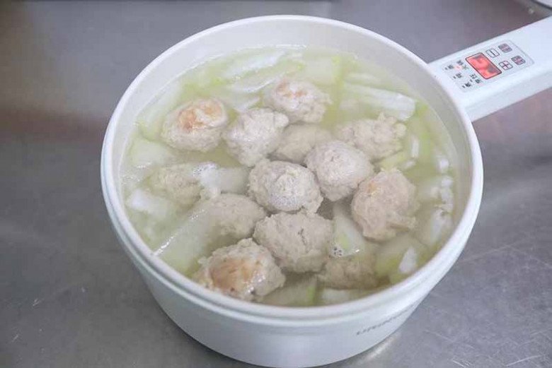 Nấu thịt viên cứ cho thẳng vào nồi là quá dại, chẳng trách chưa kịp chín thịt đã nát vụn - 9