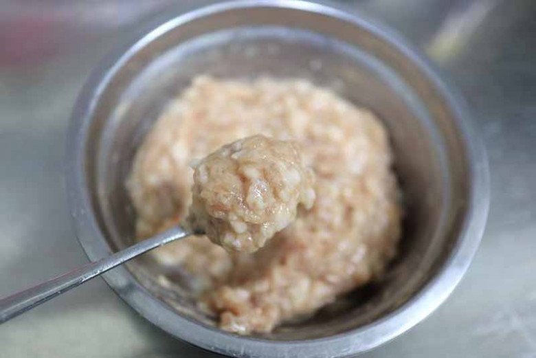 Nấu thịt viên cứ cho thẳng vào nồi là quá dại, chẳng trách chưa kịp chín thịt đã nát vụn - 7