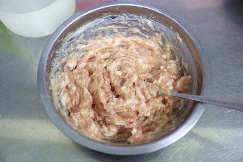 Nấu thịt viên cứ cho thẳng vào nồi là quá dại, chẳng trách chưa kịp chín thịt đã nát vụn - 6