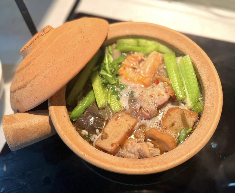 Kiều Minh Tuấn có lộc ăn, được mẹ ruột Ngô Kiến Huy nấu bún: Món ăn nhìn đẹp từ trong ra ngoài - 2