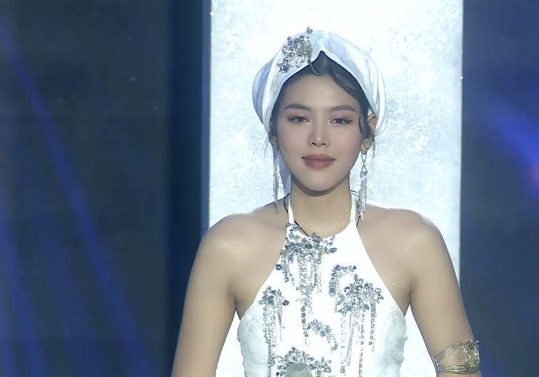 Vietnam Idol 2023: Nữ sinh 19 tuổi hay chàng trai "con nhà nòi" sẽ đăng quang quán quân? - 4