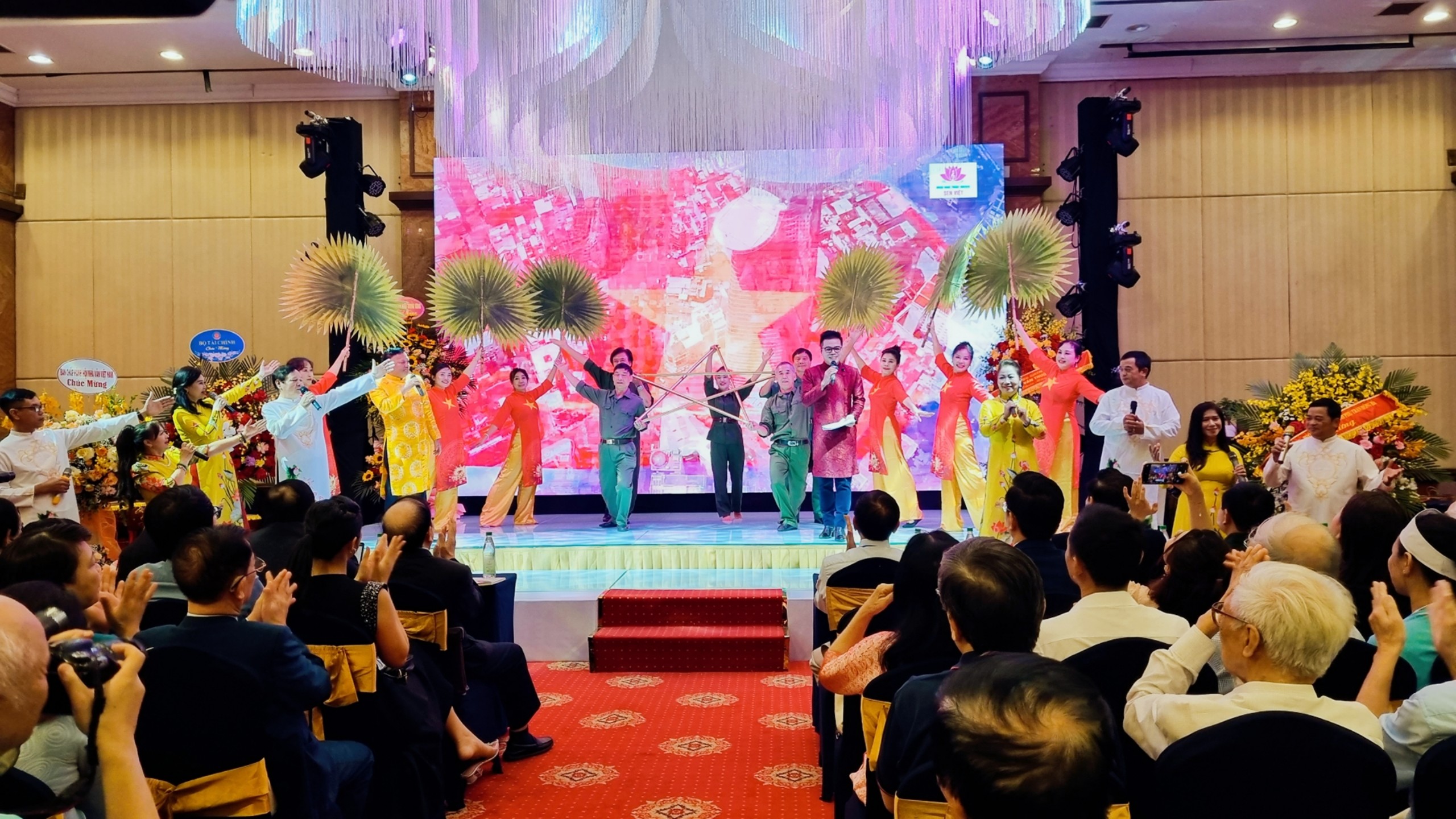 Báo Văn nghệ trong 75 năm trưởng thành và phát triển - 1