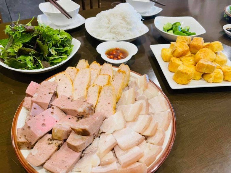 MC Trần Quang Minh khoe con cua to &#34;khổng lồ&#34; khiến BTV Hoài Anh, diễn viên Bình An thích thú bình luận - 13