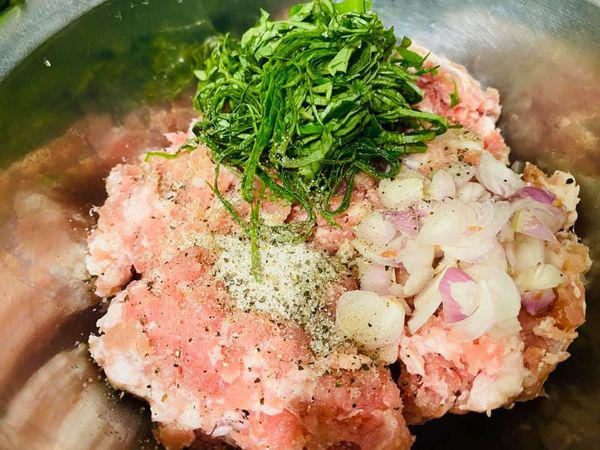 MC Trần Quang Minh khoe con cua to &#34;khổng lồ&#34; khiến BTV Hoài Anh, diễn viên Bình An thích thú bình luận - 7