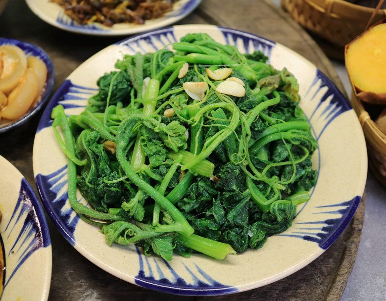 Cơm tối toàn món quen thuộc nhưng ngon, có thứ là đặc sản ruộng đồng "vạn người mê" - 7