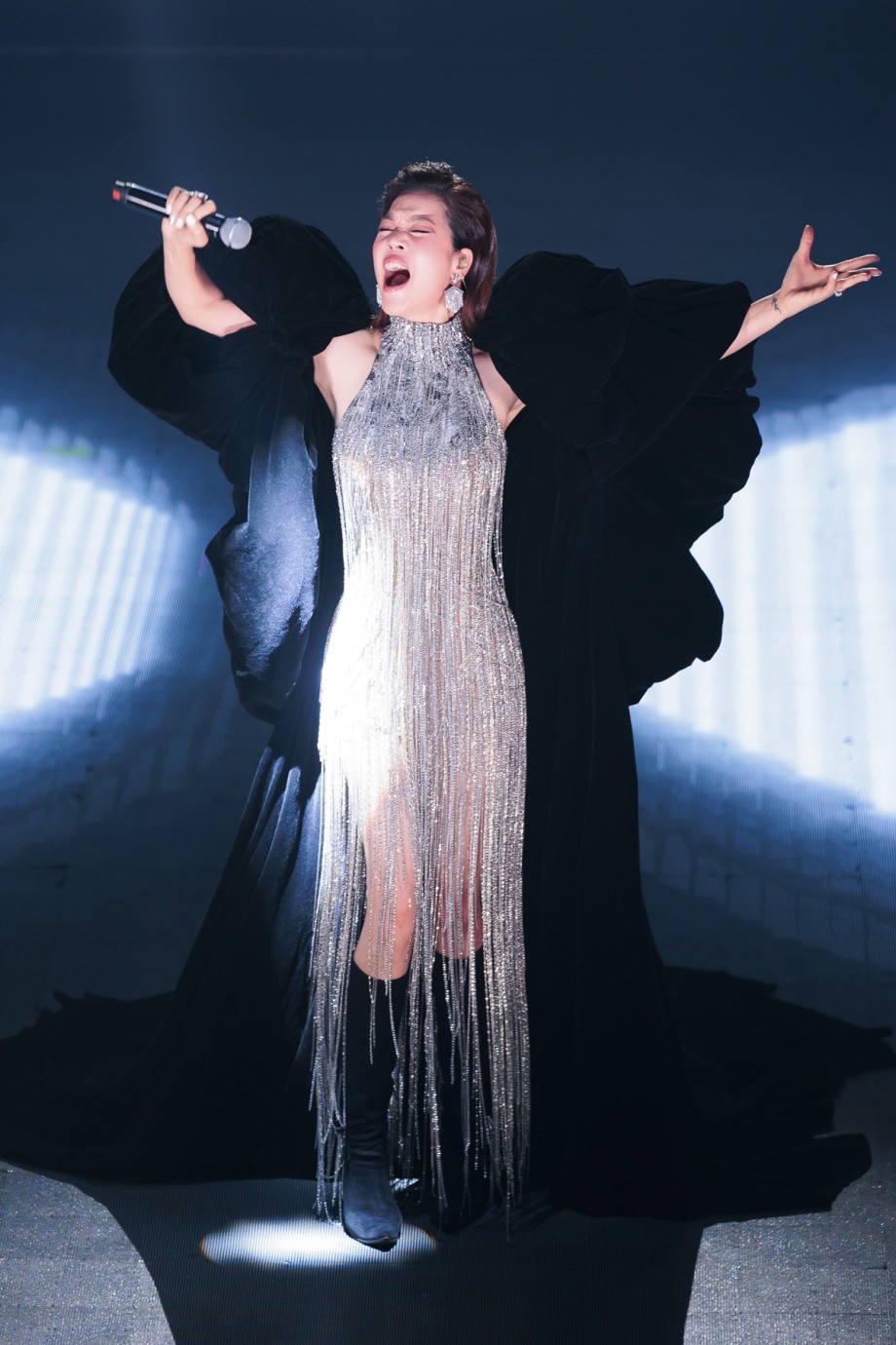 Lý do Thu Phương hoãn cưới “ông bầu” Dũng Taylor? - 3