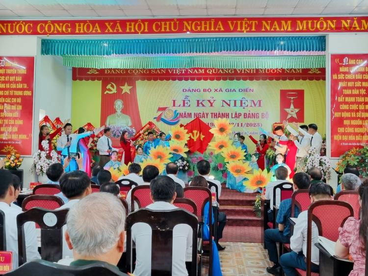Chủ tịch Liên hiệp các Hội Văn học nghệ thuật Việt Nam dự Lễ kỷ niệm 70 năm ngày thành lập Đảng bộ xã Gia Điền