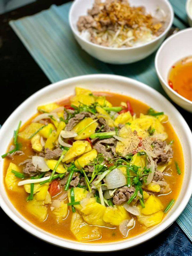 Siêu mẫu Hà Anh nấu món ăn nguyên ngày để chồng con xì xụp trong 20 phút, được Hoa hậu khen: &#34;Giỏi vậy&#34; - 16