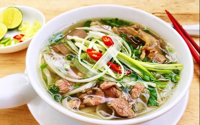 Siêu mẫu Hà Anh nấu món ăn nguyên ngày để chồng con xì xụp trong 20 phút, được Hoa hậu khen: &#34;Giỏi vậy&#34; - 20