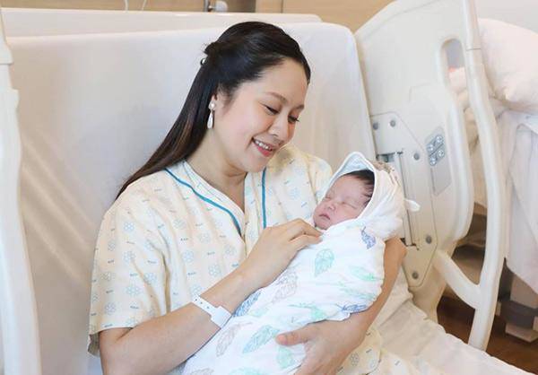 2 lần sinh con của diễn viên Thanh Thúy: Quyết đẻ thường nhưng lại phải sinh mổ, dắt theo cả êkíp chật kín phòng - 5
