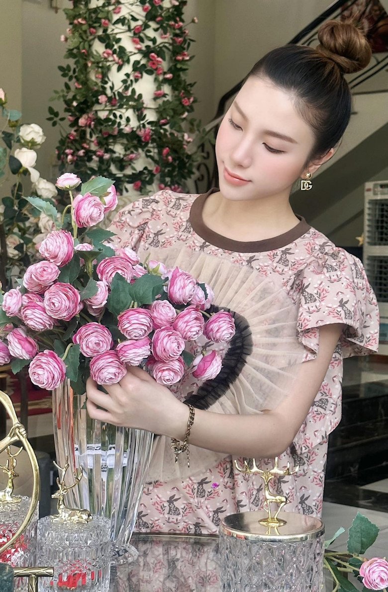 Hạnh Sino bầu 7 tháng sắc vóc vẫn đẹp, thần thái rạng rỡ, tiết lộ những món không ăn trong thai kỳ - 4