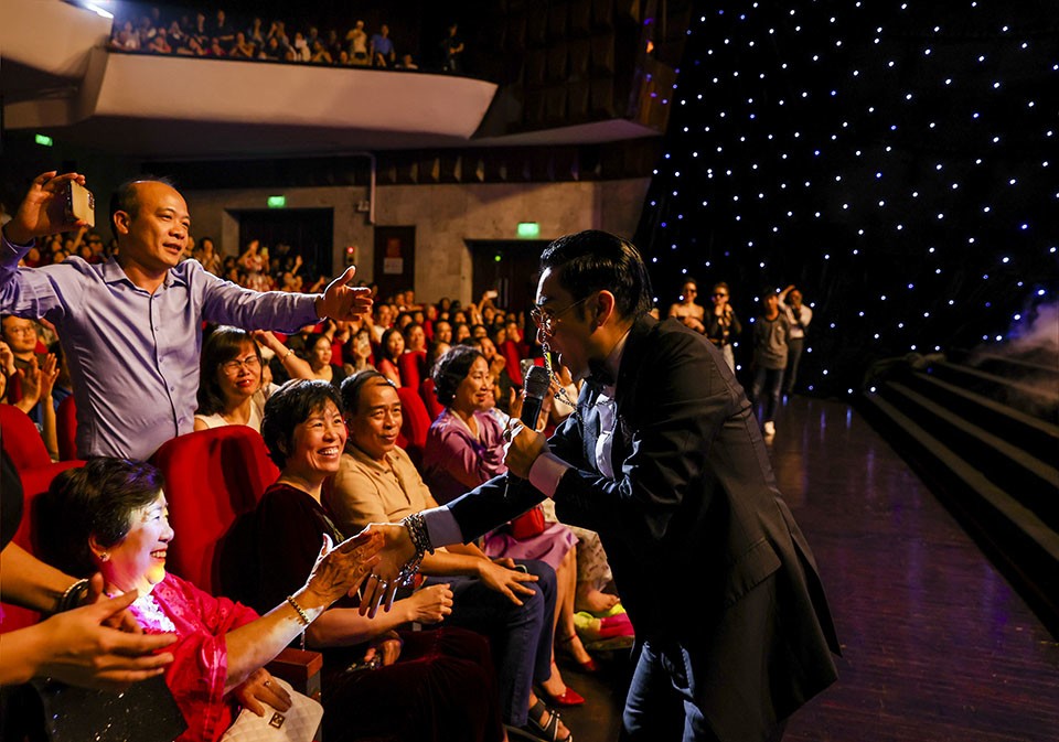 Đàn anh khiến Hoài Lâm tái xuất, run và quên lời khi hát chung là ai? - 6