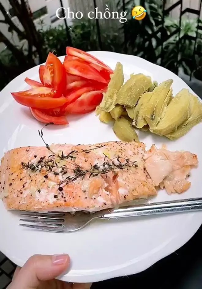 Hồ Ngọc Hà khoe nấu đặc sản miền Trung tại nhà mừng tuổi 40 của chồng yêu Kim Lý - 5