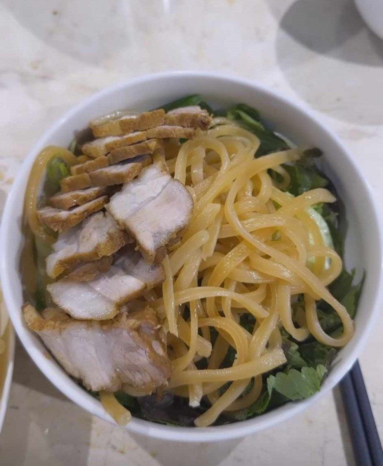 Hồ Ngọc Hà khoe nấu đặc sản miền Trung tại nhà mừng tuổi 40 của chồng yêu Kim Lý - 3