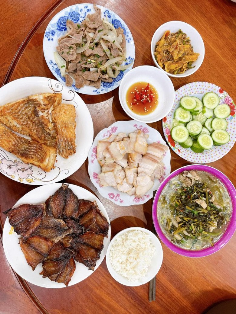 "Bé Leon phiên bản người lớn của Hồ Ngọc Hà" khoe mâm cơm đạm bạc mẹ nấu ở quê làm dân mạng xúc động - 6