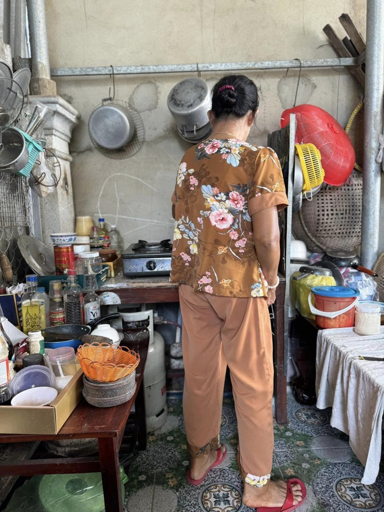 "Bé Leon phiên bản người lớn của Hồ Ngọc Hà" khoe mâm cơm đạm bạc mẹ nấu ở quê làm dân mạng xúc động - 5