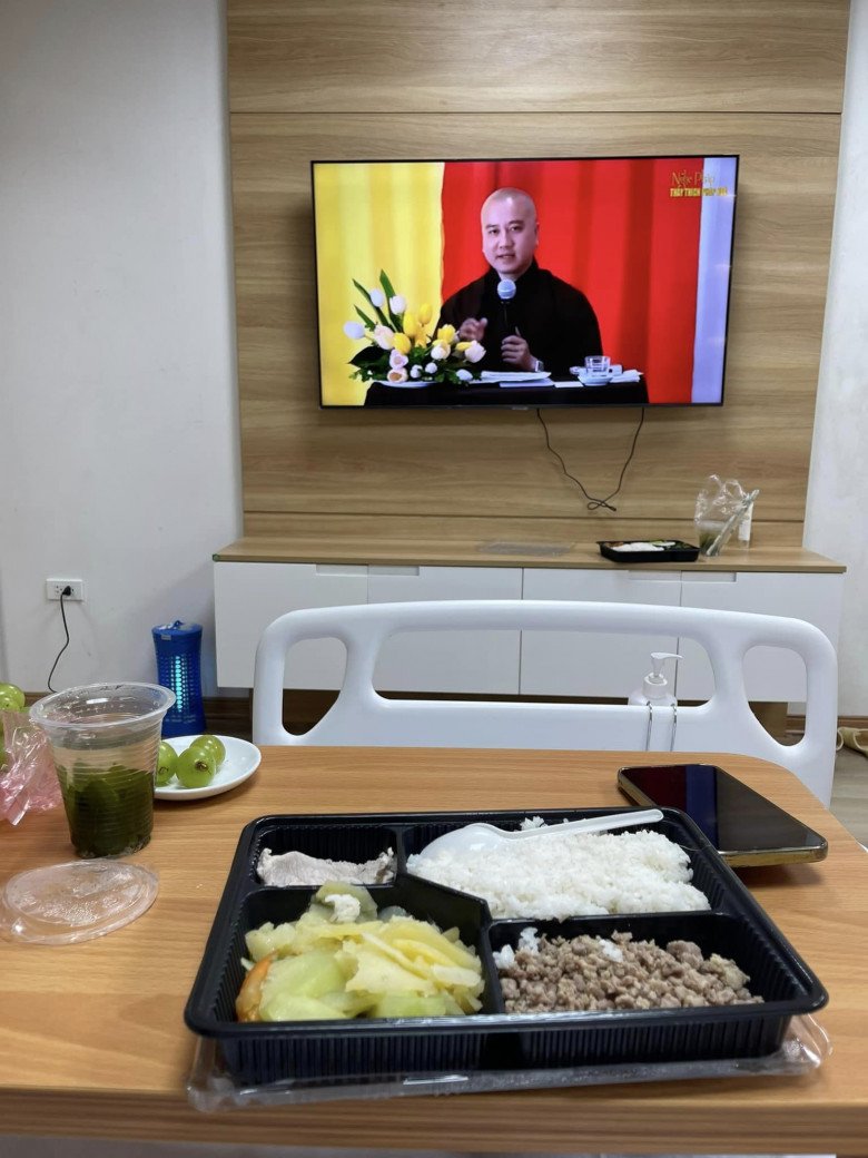 Mẹ bỉm đi đẻ chọn gói sinh gia đình, nằm phòng dịch vụ 4 triệu/đêm ở Phụ sản Trung ương - 5