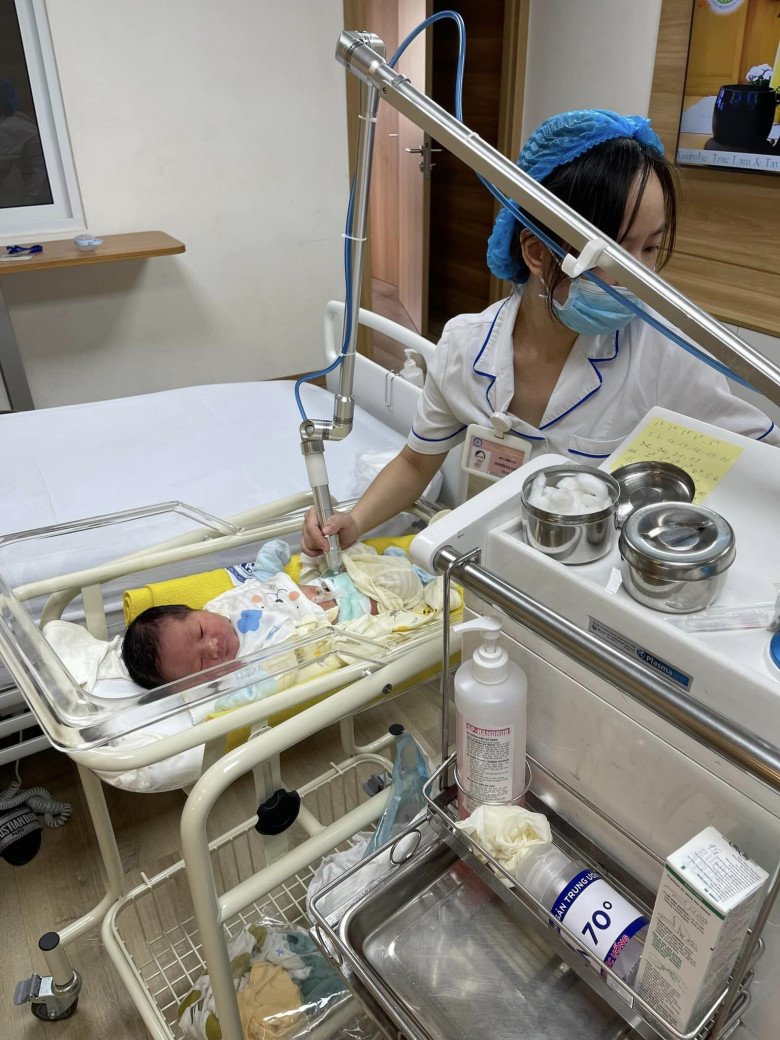 Mẹ bỉm đi đẻ chọn gói sinh gia đình, nằm phòng dịch vụ 4 triệu/đêm ở Phụ sản Trung ương - 4