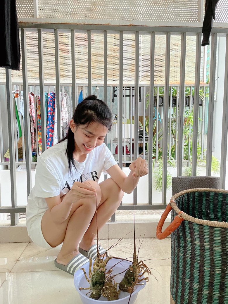 Vợ Phan Mạnh Quỳnh khoe mâm đồ ăn toàn hải sản, tự thấy chồng quá &#34;lãi&#34; khi lấy mình - 14